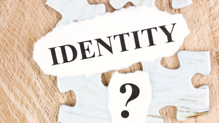 Identitas & Pembentukan Diri Remaja: Proses Menemukan Jati Diri dan Menghadapi Krisis Identitas