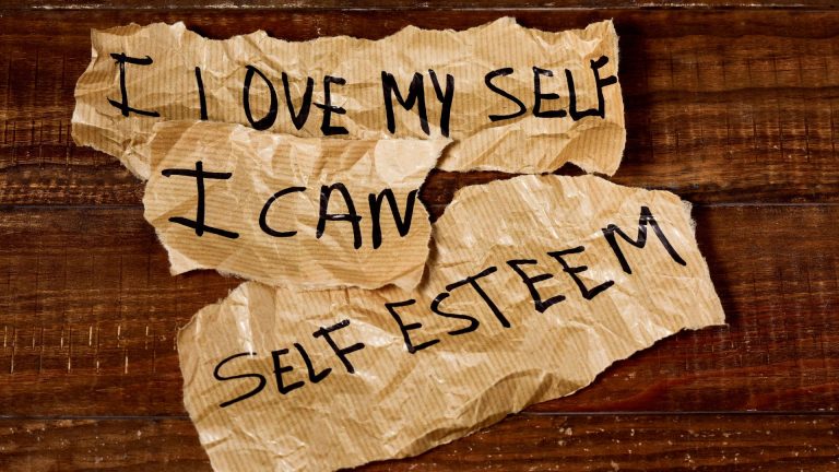 Apa Itu Self-Esteem dan Bagaimana Kepercayaan Diri Bisa Membantu Remaja Tumbuh dengan Sehat?