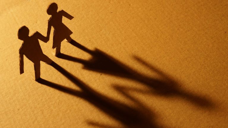 Percintaan dan Asmara Remaja: Bagaimana Kedua Hal Tersebut Memengaruhi Perkembangan Emosional yang Sehat?