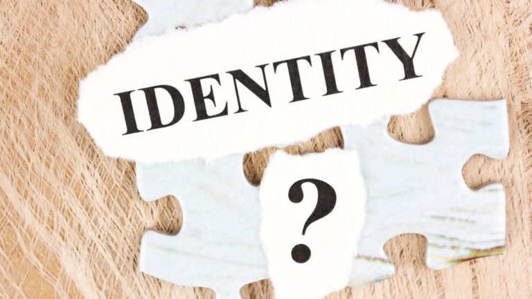Apa Itu Krisis Identitas pada Remaja? Memahami Penyebab, Tanda-Tanda, dan Cara Menemukan Jati Diri