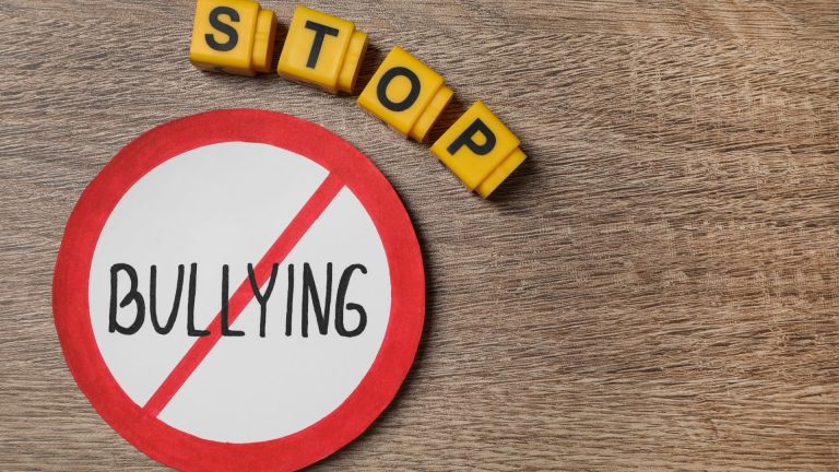 Bagaimana Cara Mendukung Korban Bullying sebagai Teman?