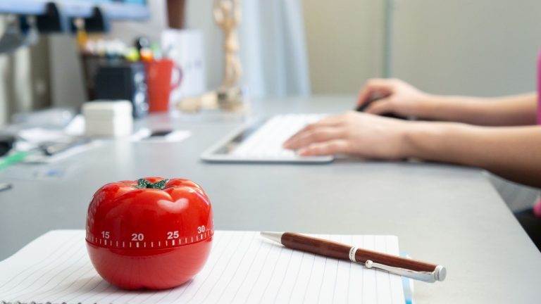 Bagaimana Teknik Pomodoro Membantu Pelajar dengan Kecemasan Belajar? Ini Tipsnya