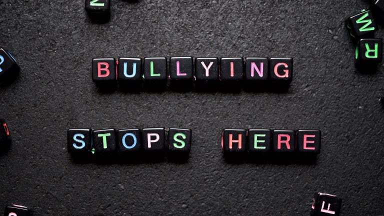 Kapan Sebaiknya Melibatkan Orang Dewasa saat Teman Dibully?